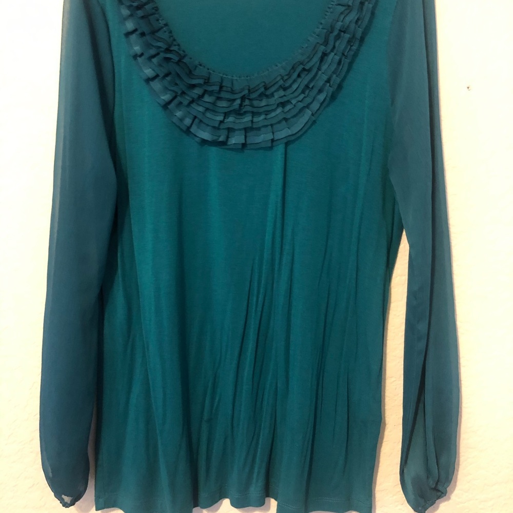 Scoop necked ruffled collar Blouse